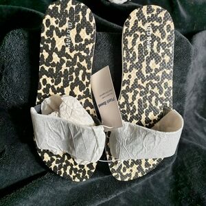 Old Navy Slide Sandals in Black Leopard Print with Black Strap